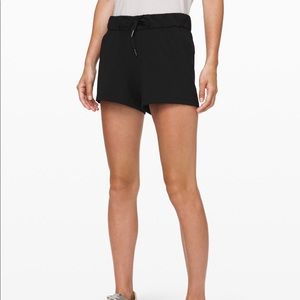 Lululemon On the Fly short *2.5”